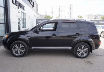 Подержанный автомобиль Mitsubishi Outlander 2008 года (8 фото)