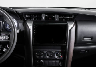 Подержанный автомобиль Toyota Fortuner 2022 года (13 фото)