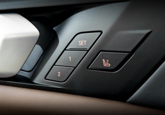Подержанный автомобиль BMW X5 2023 года (30 фото)