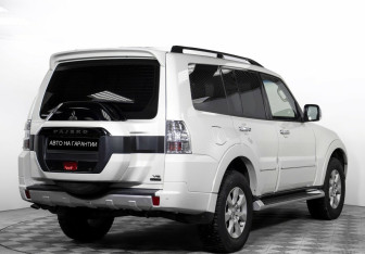 Подержанный автомобиль Mitsubishi Pajero 2021 года (3 фото)