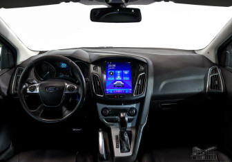 Подержанный автомобиль Ford Focus Hatchback 2013 года (6 фото)