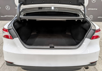 Подержанный автомобиль Toyota Camry Sedan 2019 года (9 фото)