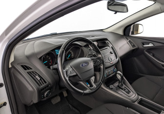 Подержанный автомобиль Ford Focus Hatchback 2017 года (15 фото)