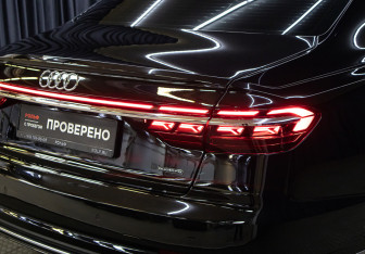 Подержанный автомобиль Audi A8 2023 года (26 фото)
