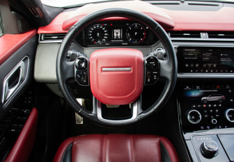 Подержанный автомобиль Land Rover Range Rover Velar 2017 года (15 фото)