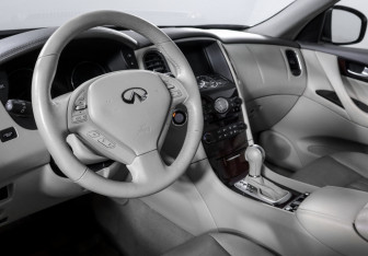 Подержанный автомобиль Infiniti EX 2012 года (14 фото)