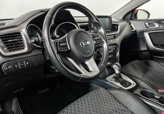 Подержанный автомобиль Kia Ceed Hatchback 2018 года (13 фото)