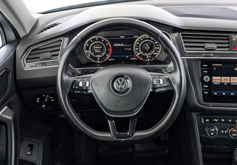 Подержанный автомобиль Volkswagen Tiguan 2018 года (22 фото)