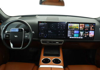 Подержанный автомобиль LiXiang L7 2023 года (12 фото)