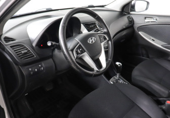 Подержанный автомобиль Hyundai Solaris Hatchback 2012 года (5 фото)