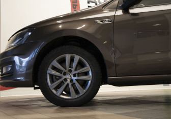 Подержанный автомобиль Volkswagen Polo Sedan 2019 года (35 фото)