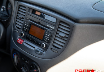 Подержанный автомобиль Kia Rio Hatchback 2009 года (12 фото)