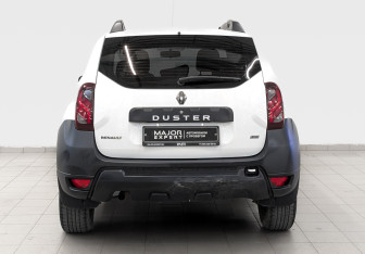 Подержанный автомобиль Renault Duster 2017 года (6 фото)