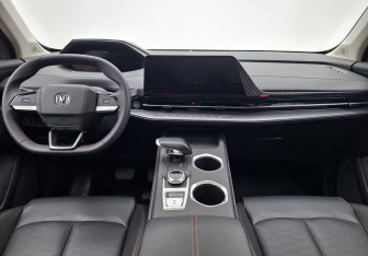 Подержанный автомобиль Changan UNI-S 2024 года (13 фото)