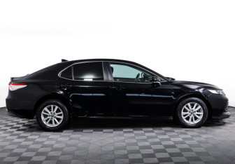Подержанный автомобиль Toyota Camry Sedan 2018 года (4 фото)