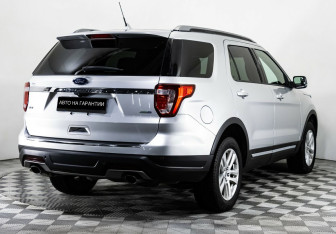 Подержанный автомобиль Ford Explorer 2018 года (3 фото)