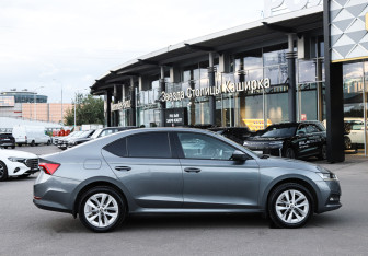 Подержанный автомобиль Skoda Octavia Liftback 2022 года (4 фото)