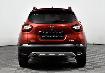 Подержанный автомобиль Renault Kaptur 2018 года (6 фото)