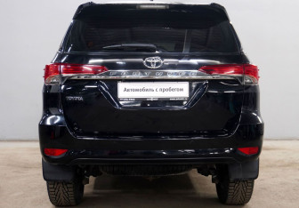 Подержанный автомобиль Toyota Fortuner 2018 года (6 фото)