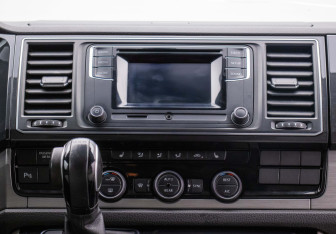 Подержанный автомобиль Volkswagen Multivan 2015 года (13 фото)