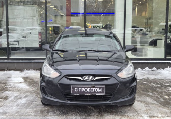 Подержанный автомобиль Hyundai Solaris Sedan 2013 года (2 фото)