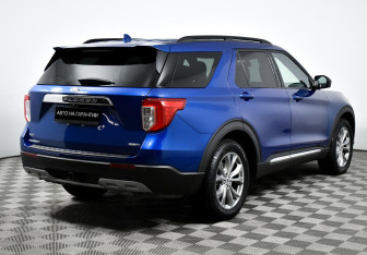 Подержанный автомобиль Ford Explorer 2020 года (3 фото)