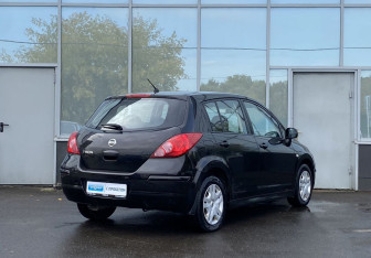 Подержанный автомобиль Nissan Tiida Hatchback 2010 года (5 фото)