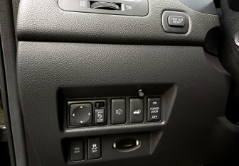 Подержанный автомобиль Infiniti QX70 2013 года (21 фото)