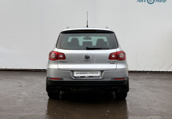 Подержанный автомобиль Volkswagen Tiguan 2009 года (6 фото)