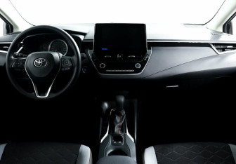 Подержанный автомобиль Toyota Corolla Sedan 2022 года (10 фото)