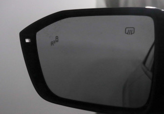 Подержанный автомобиль Changan UNI-V 2023 года (16 фото)