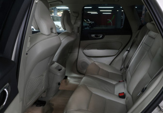 Подержанный автомобиль Volvo XC60 2018 года (12 фото)