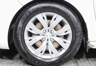 Подержанный автомобиль Peugeot 208 2013 года (21 фото)