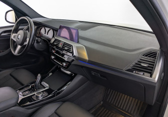 Подержанный автомобиль BMW X3 2021 года (23 фото)