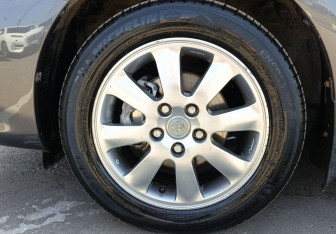 Подержанный автомобиль Toyota Corolla Sedan 2008 года (9 фото)