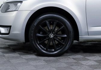 Подержанный автомобиль Skoda Octavia Liftback 2015 года (6 фото)