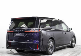 Подержанный автомобиль Voyah Dream 2023 года (5 фото)