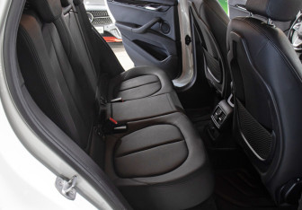 Подержанный автомобиль BMW X1 2018 года (12 фото)