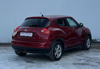 Подержанный автомобиль Nissan Juke 2011 года (5 фото)