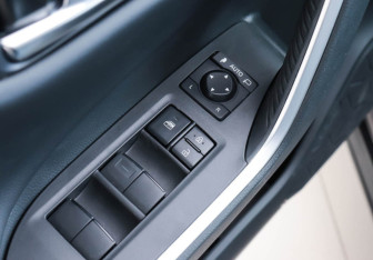 Новый Toyota RAV4 2025 (11 фото)