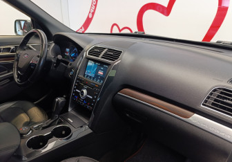 Подержанный автомобиль Ford Explorer 2018 года (7 фото)