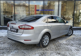 Подержанный автомобиль Ford Mondeo Sedan 2014 года (8 фото)