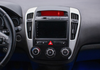 Подержанный автомобиль Kia Ceed Wagon 2010 года (14 фото)