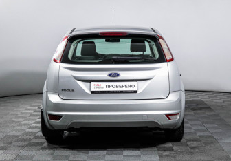Подержанный автомобиль Ford Focus Hatchback 2010 года (6 фото)