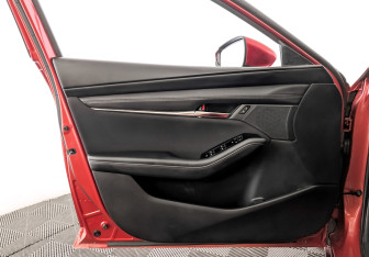 Подержанный автомобиль Mazda 3 Hatchback 2019 года (19 фото)