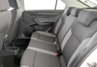 Подержанный автомобиль Skoda Rapid Liftback 2021 года (12 фото)