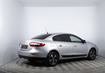 Подержанный автомобиль Renault Fluence 2011 года (5 фото)