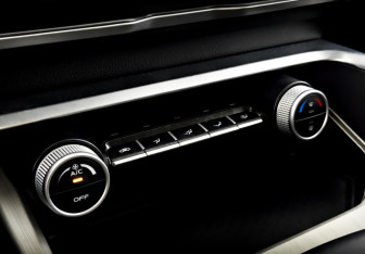 Подержанный автомобиль Geely Coolray 2023 года (26 фото)