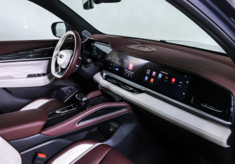 Подержанный автомобиль Geely Monjaro 2023 года (11 фото)