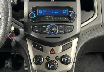 Подержанный автомобиль Chevrolet Aveo Sedan 2012 года (19 фото)